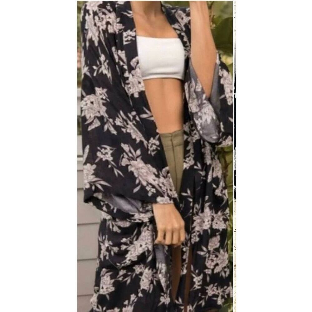 Spiritual Gangster Black floral print one size Kimono, NWOT, OS